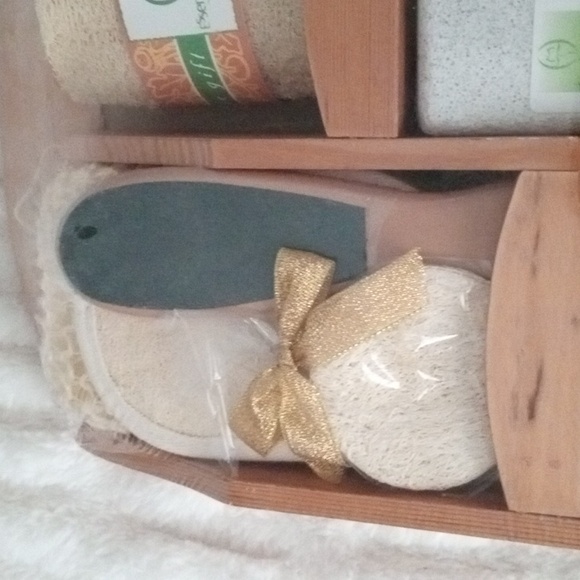 New 8 piece Natural Body Spa Set - Picture 3 of 4